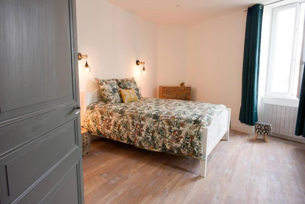 La Thoresienne Thoree-les-Pins Extérieur photo